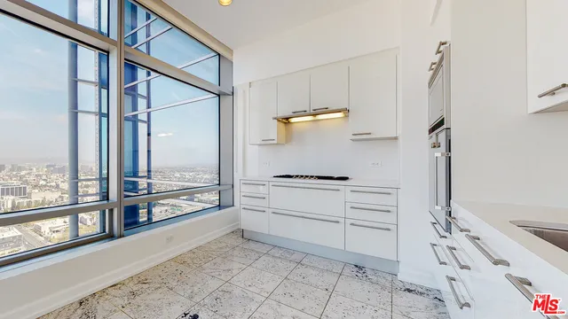 900 W Olympic Boulevard 33b, Los Angeles, California 90015 home-pic-22